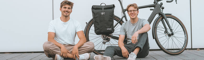 Leander Mellies und Karl Fischer sind Gründer des Start-ups otinga (ehemals 2bag), die eine 2-in-1-Fahrradtasche entwickelt haben.